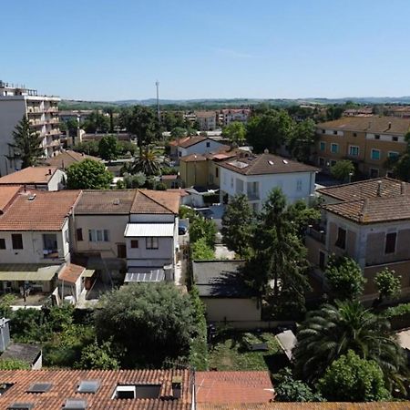 Bed and Breakfast Panorama House Chiaravalle Marche Exterior foto