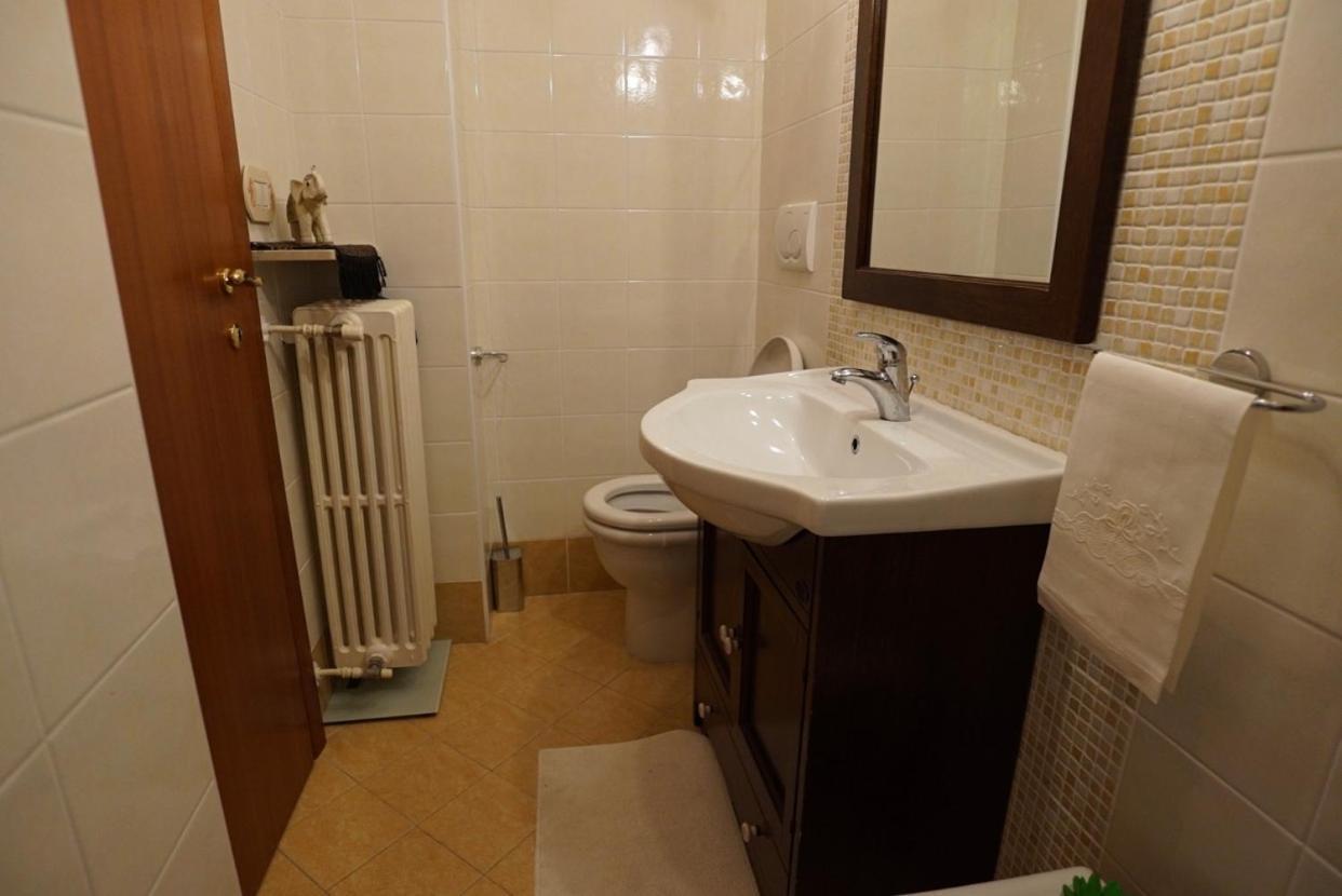 Bed and Breakfast Panorama House Chiaravalle Marche Exterior foto