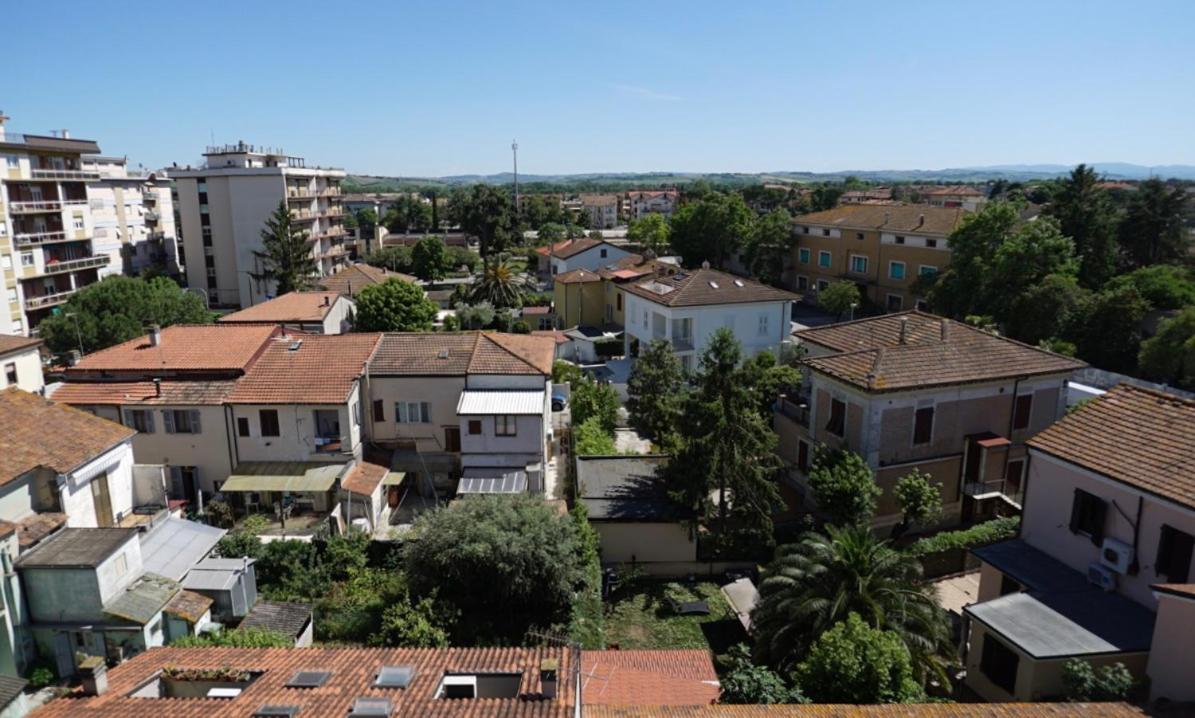Bed and Breakfast Panorama House Chiaravalle Marche Exterior foto
